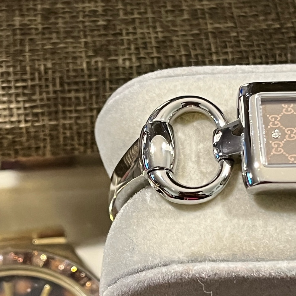 GUCCI PRE-LOVED AUTHENTIC ‘TORNABUONI’ 119 SST BRACELET 4 DIAMONDS WATCH - Picture 6 of 17